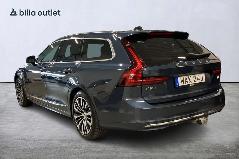 Bild 3 av Volvo V90 Recharge T6 AWD Core Edition 360° H&K Drag Skinn MOMS