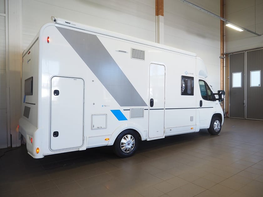 Bild 3 av Sun Living Campervan Fiat S 70 DK AC I 6 bälten I 6 bäddar I 3500kg I B-kort