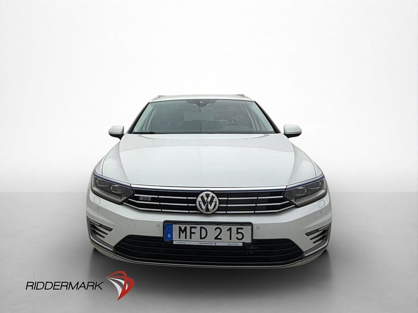 Bild 2 av Volkswagen Passat Variant GTE 1.4 TSI Cockpit Kamera Drag Navi