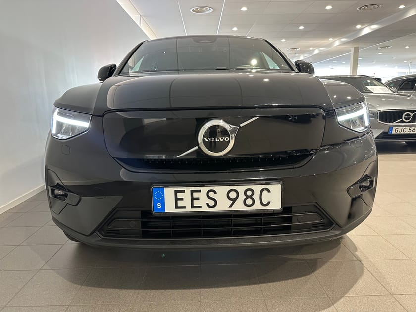 Bild 2 av Volvo C40 Recharge Plus/ Navigation/ Backkamera/ Sensorer Fram och Bak/ Panoramatak/ 10.000kr tillbehör /