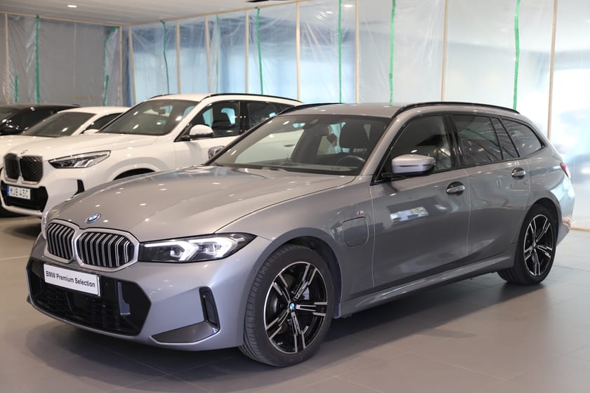 Bild 1 av BMW 330e xDrive Touring M Sport / Drag / Rattvärme / Adaptiv Farthållare / Backkamera