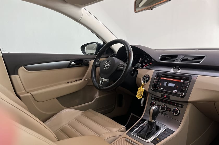 Bild 4 av Volkswagen Passat Variant GT TSI 211hk Drag Backkamera Läder