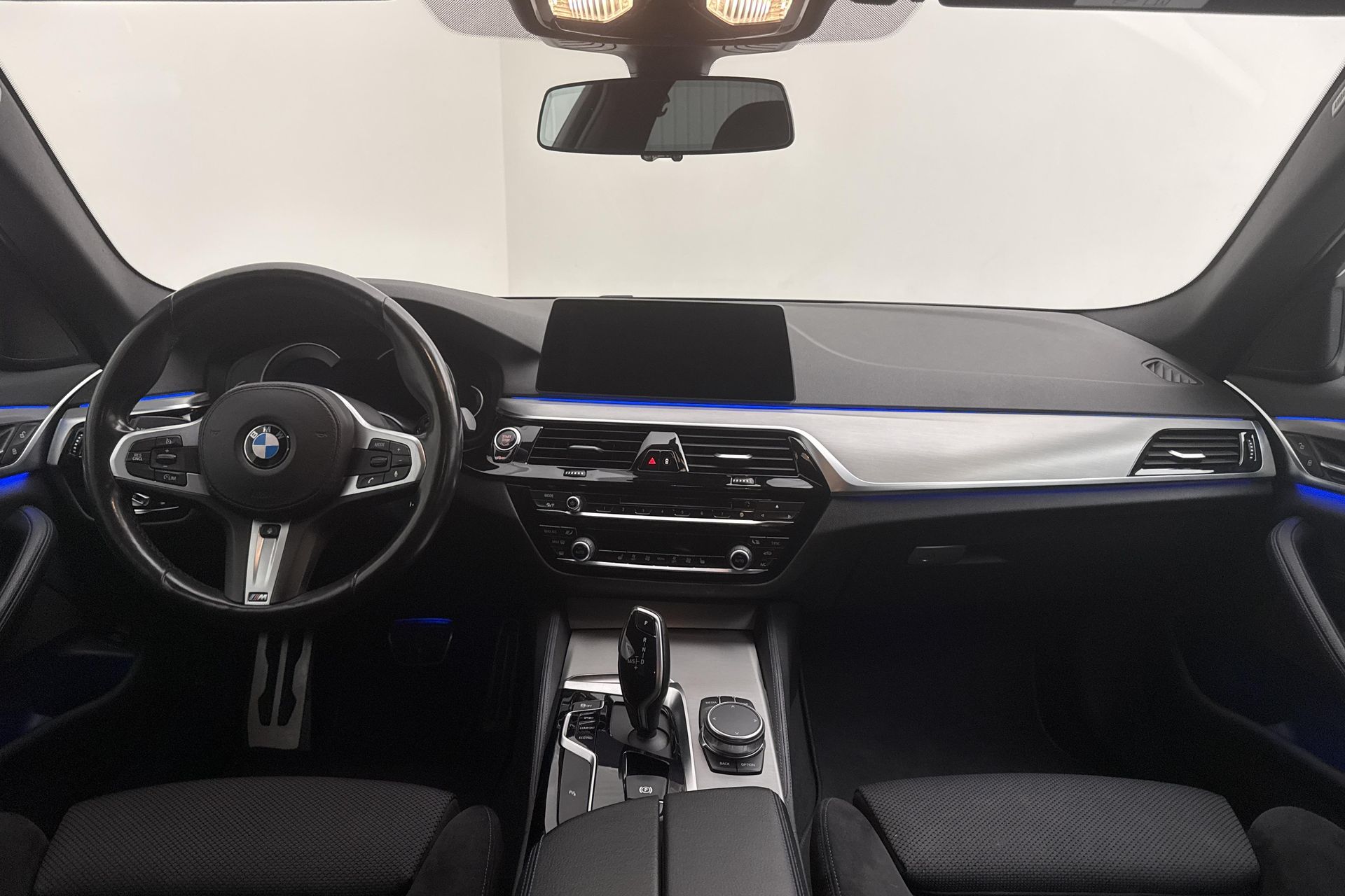 BMW 520 d xDrive Touring 2019, photo 7/10