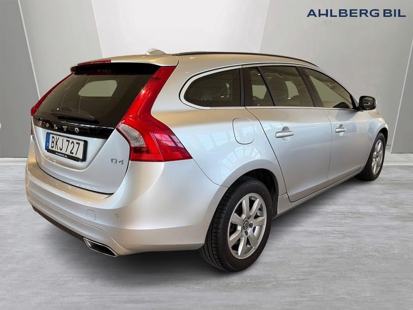 Bild 5 av Volvo V60 D4 S/S Momentum Business E II, Klimatpaket, Parkeringssensor fram/bak, Farthållare