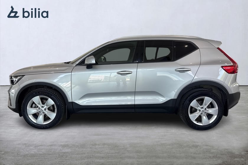 Bild 3 av Volvo XC40 B4 FWD Bensin Core SE II/Tonade rutor/Dragkrok/Metallic