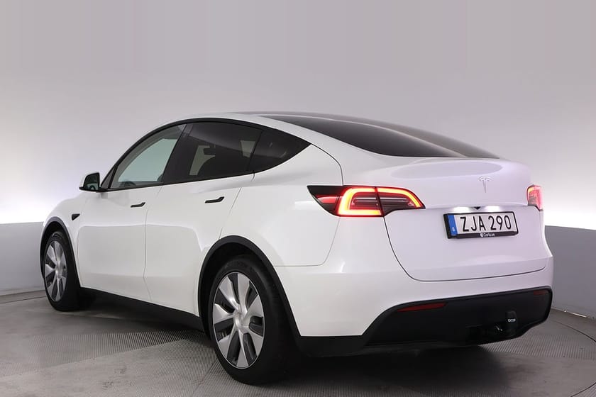 Bild 4 av Tesla Model Y Standard Range RWD Autopilot Panorama Drag
