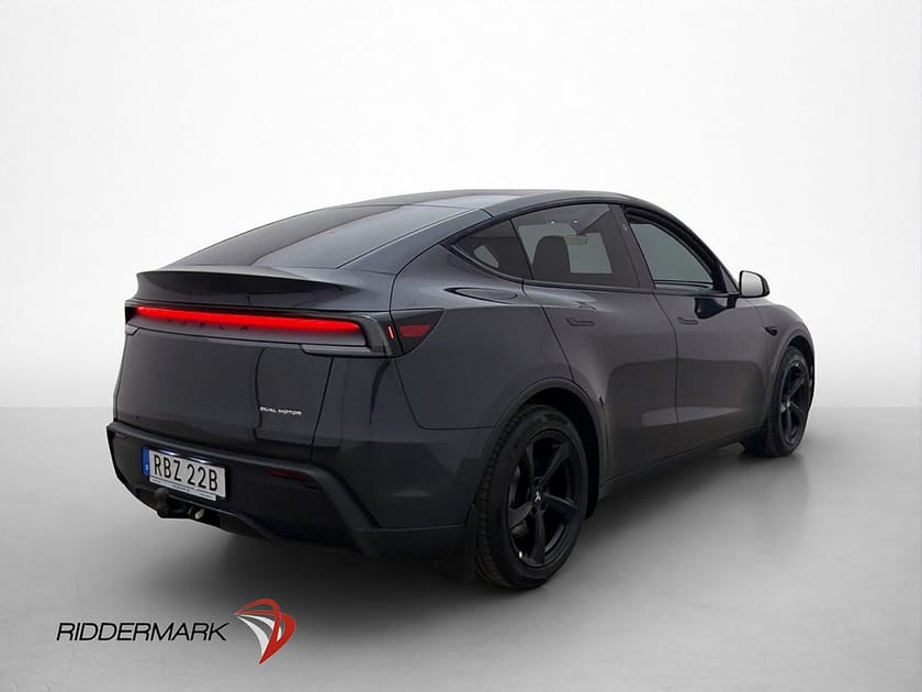 Bild 5 av Tesla Model Y Long Range AWD Värmepump Dragkrok Svensksåld
