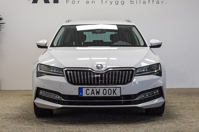 Bild 4 av Škoda Superb iV Kombi Skoda Style Värmare Drag B-kamera Cockpit 4,99%