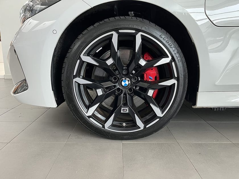 Bild 4 av BMW 330e xDrive Sedan M Sport Pro H/K Drag Rattvärme Adpt Farth