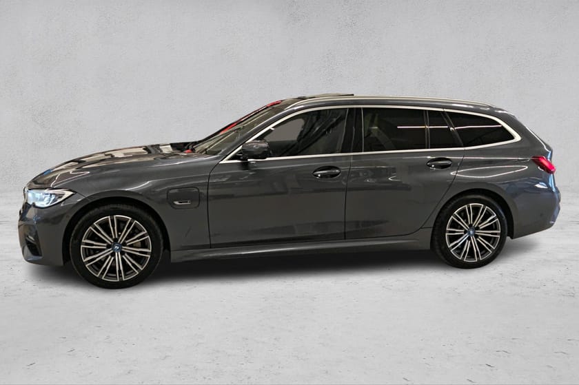 Bilde 2 av BMW 330e xDrive Touring MSport 292HK I I H.feste I HUD I Glasstak I ACC