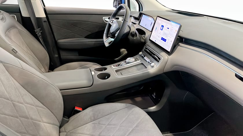 Bild 3 av MG S6 EV Dual Motor MGS6 LUXURY AWD 77KWH (BLACK) - COSMIC SILVER
