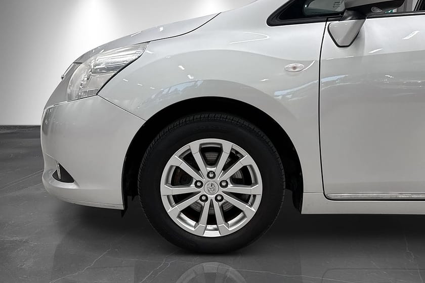 Bild 2 av Toyota Verso 1.8 Valvematic 147hk 7-sits Panorama M-värm Nybesiktad