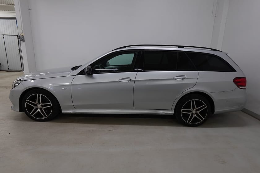 Bild 3 av Mercedes-Benz E 220 T BlueTEC 4MATIC 4M 7G Massage Drag 360° D-Värme Navi