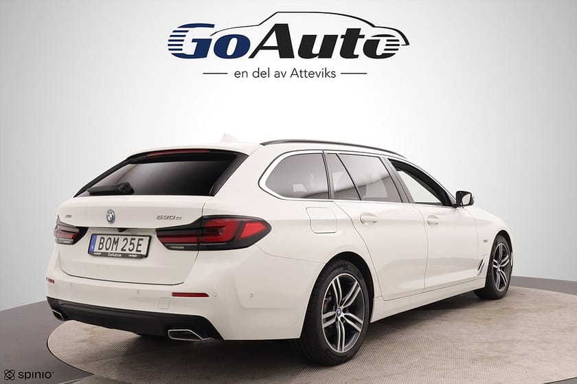Bild 3 av BMW 530e xDrive Touring 292 hk | Laddhybrid Fyrhjulsdrift Skinn