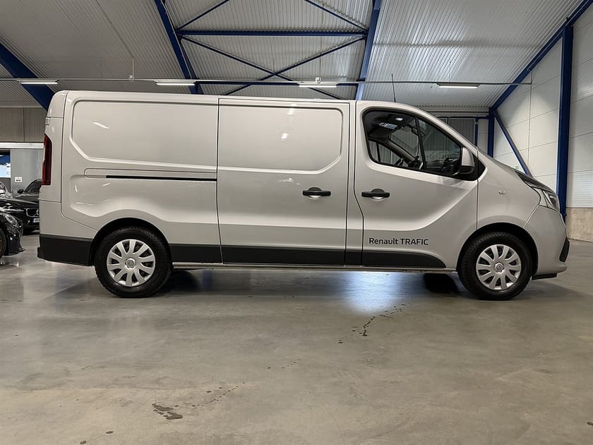 Bild 3 av Renault Trafic Skåpbil 2.0 dCi 145 HK EDC / Dubbla S-dörrar / Drag /