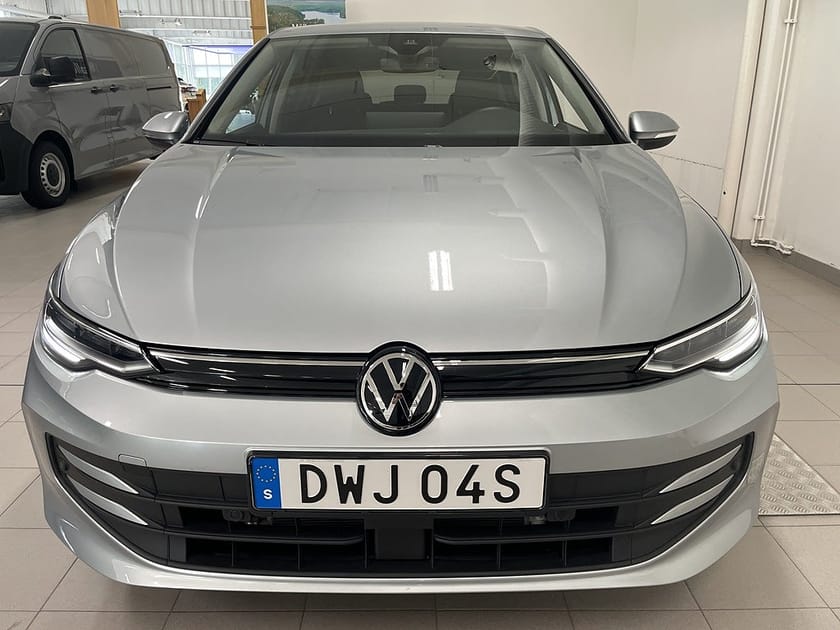 Bild 4 av Volkswagen Golf EDITION eTSI 150Hk DSG | P-VÄRMARE | KAMERA | KEYLESS |