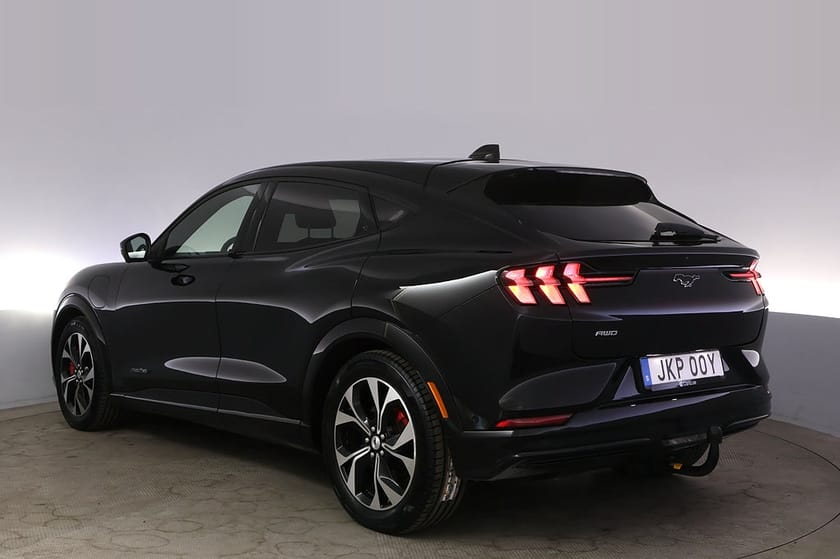 Bild 4 av Ford Mustang Mach-E Long Range AWD Teknik+ Pano 360 Drag