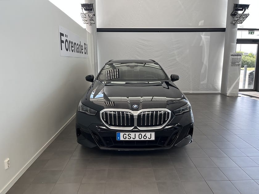 Bild 2 av BMW 530e xDrive Touring M Sport Drag Rattvärme Adaptiv Farth.