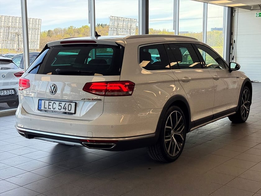 Bild 2 av Volkswagen Passat Alltrack 2.0 TDI 4Motion Kamera Drag