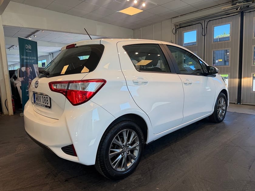 Bild 4 av Toyota Yaris 5-dörrar 1.5 VVT-iE Multidrive S Active B-kamera Lågmil