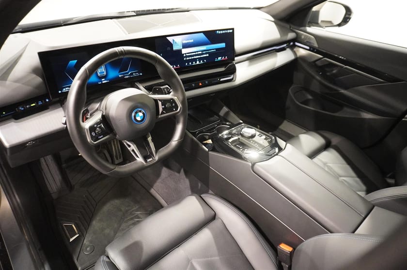 Bild 3 av BMW 530e xDrive Touring M Sport Pro Bw Kamera 20 Drag
