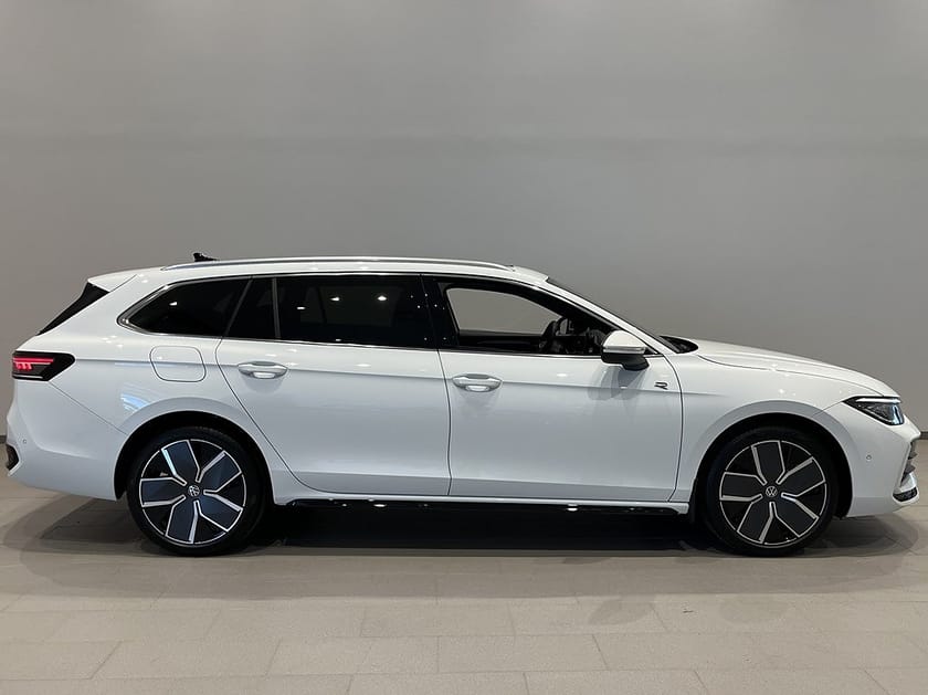 Bild 4 av Volkswagen Passat Variant eHybrid 272 DSG6 R-LINE | LAGERBIL
