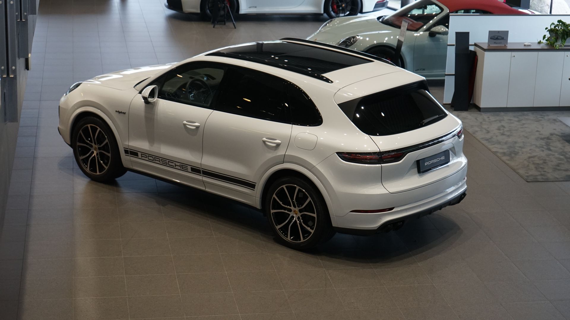 Porsche Cayenne Platinum Edition 2023, kuva 3/7