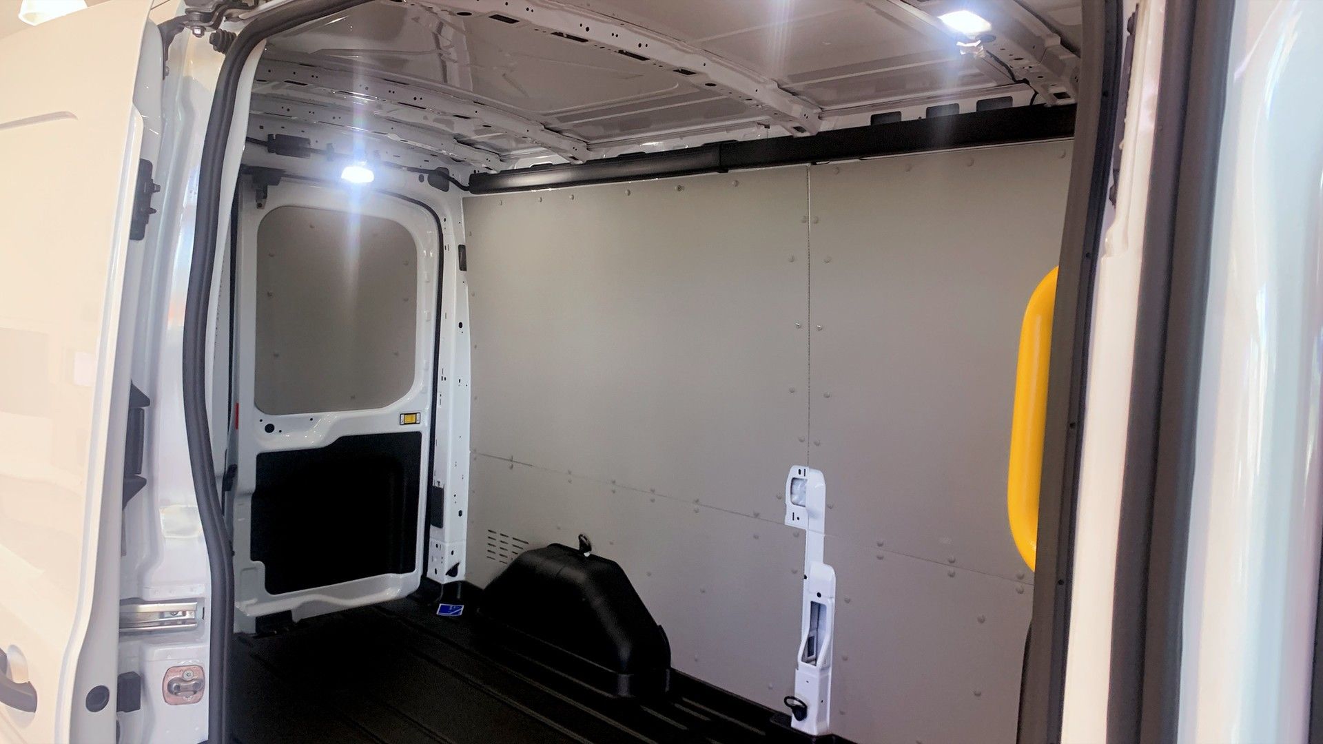 Ford Transit 350 2.0 EcoBlue 2025, bild 3/22