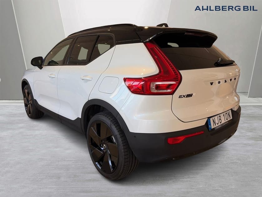 Bild 3 av Volvo EX40 Twin Motor Performance UltraBlackSE, Loungepaket, Dragkrok Halvautomatisk, Parkeringskamera 360, Panoramaglastak, Google Maps
