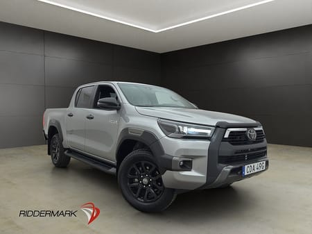 Toyota Hilux Dubbelhytt Invincible 2.8 MHEV 4WD Drag Diff B-Kamera Moms
