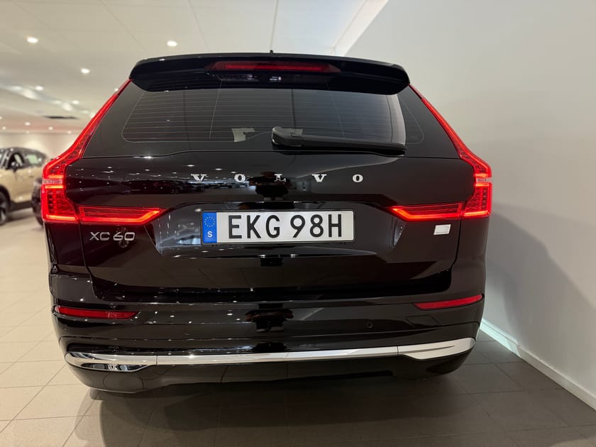 Bild 5 av Volvo XC60 Recharge T6 Core Edition / Panorama tak / Navigation / Dragkrok / 10 000 tillbehör /