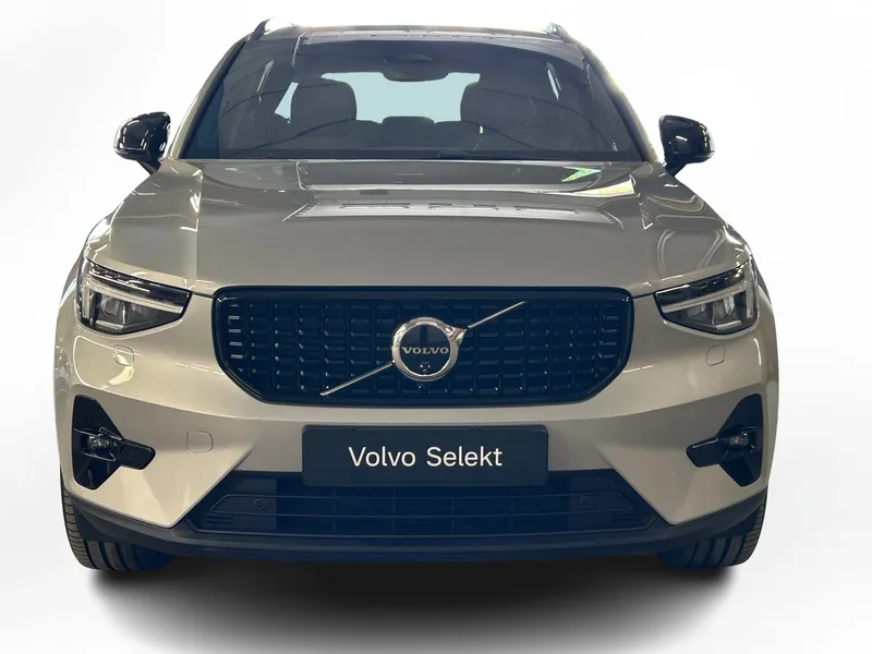 Bild 2 av 15 – Volvo XC40 B3 FWD Bensin Plus Dark