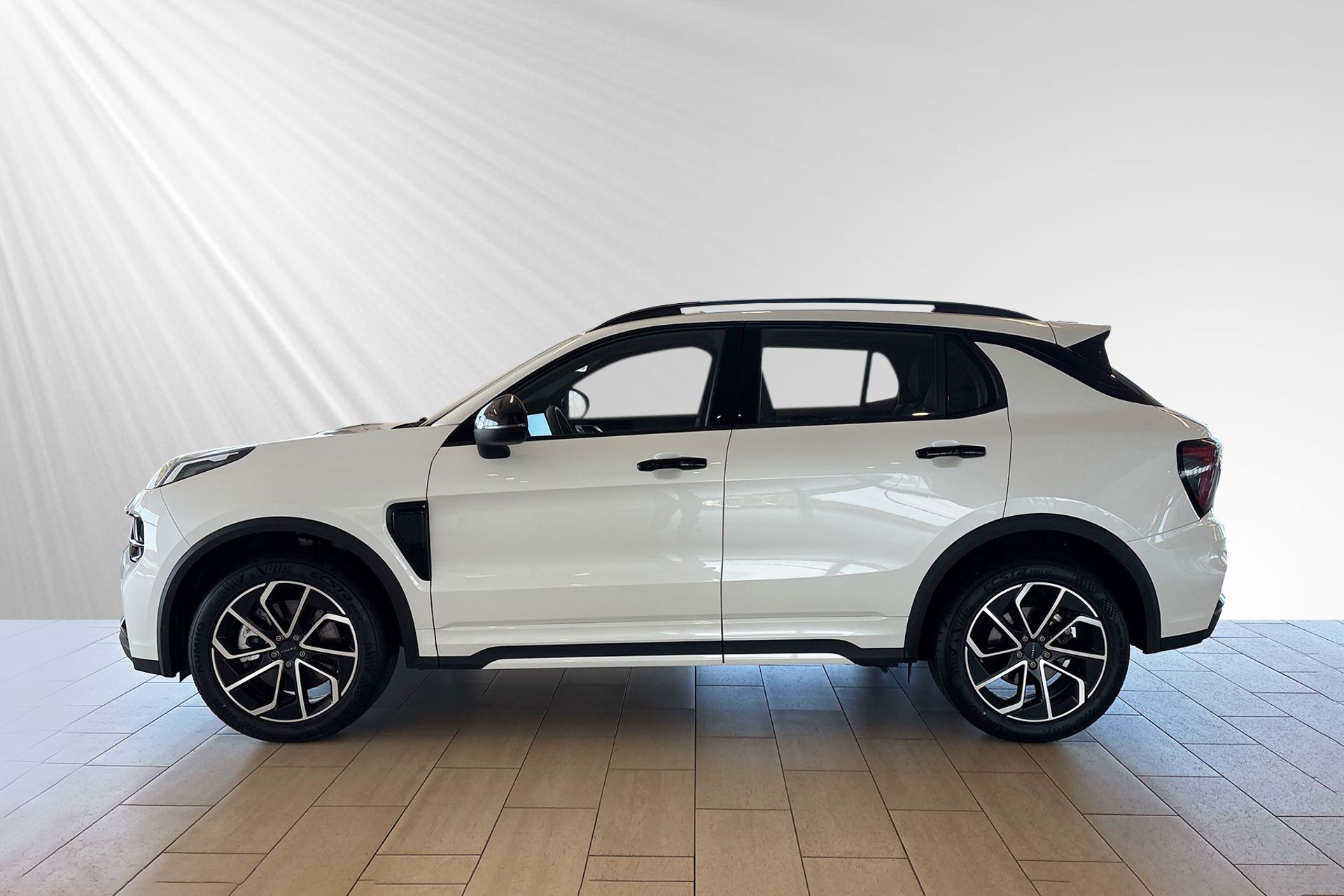 Lynk & Co 01 PHEV 2025, bild 2/10