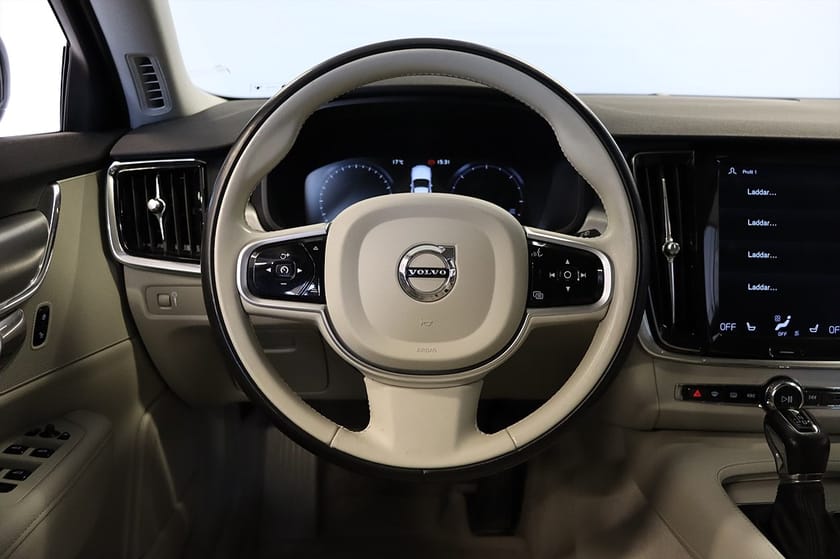 Bild 2 av Volvo V90 D5 AWD Momentum Drag D-Värm Skinn VOC 235hk