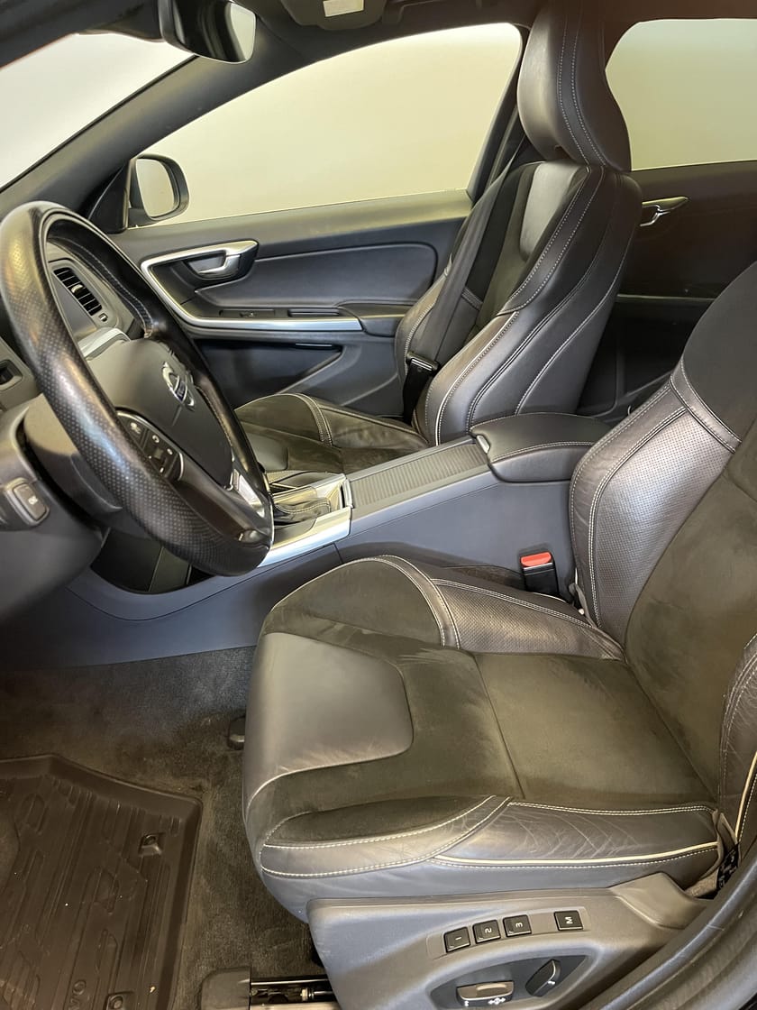 Bild 5 av Volvo V60 D4 Business Advanced R-Design / Backkamera / Navigation /