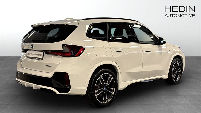 Bild 2 av BMW iX1 xDrive30 M Sport Pano DAP Elstolar