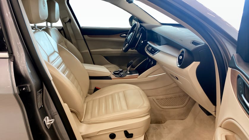 Bild 3 av Alfa Romeo Stelvio 2.0 Turbo 16V Q4 280hk BACKKAMERA - SKINN - VÄRMARE