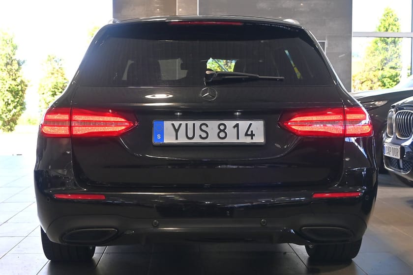 Bild 4 av Mercedes-Benz E 220 T d 4MATIC AMG Sky Burmester Drag