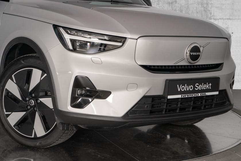 Bilde 2 av Volvo EX40 Twin Motor Performance 442 hk Plus. 533 km WLTP/Pixel lys/ Krok/Varmepumpe