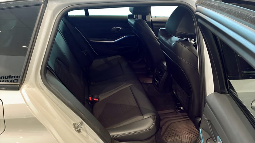 Bild 5 av BMW 330e xDrive Touring Drag,rattvärme,hifi