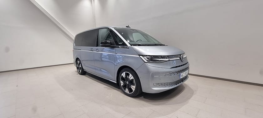 Bild 1 av Volkswagen Multivan eHybrid 4M T7 Style LWB 1.5 e-Hybrid 4-Motion "Säng"