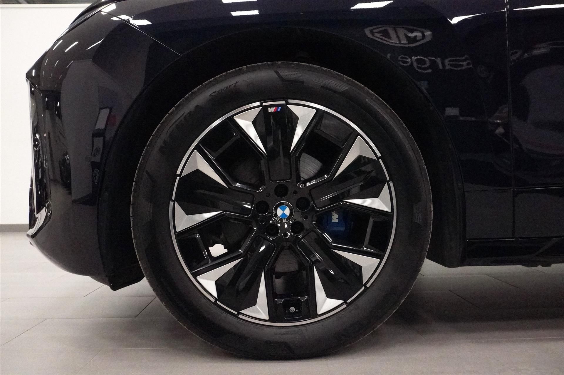 BMW iX xDrive60, 544hk, 2025