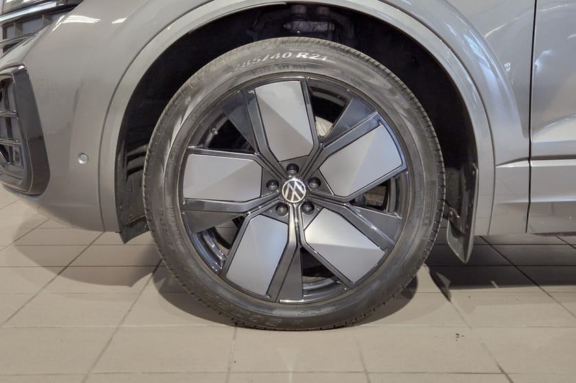 Bild 3 av Volkswagen Touareg 3.0 V6 TDI / R-LINE / 286 HK / *