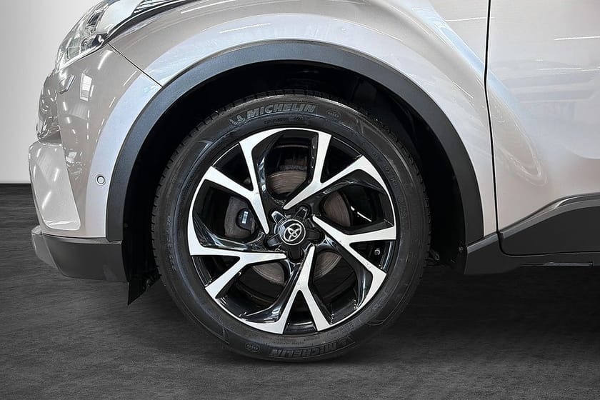Bild 2 av Toyota C-HR Hybrid CVT Executive Euro 6 (122hk) Drag Navi Skinn JBL