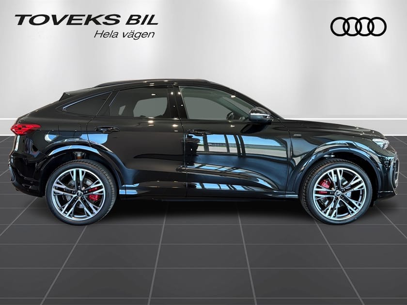 Bild 2 av Audi Q5 Sportback e-hybrid quattro 367 HK Tech Plus Head Up