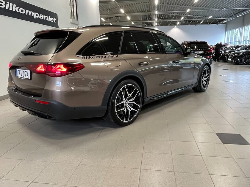 Bild 3 av Mercedes-Benz E 300 de 4MATIC All-Terrain