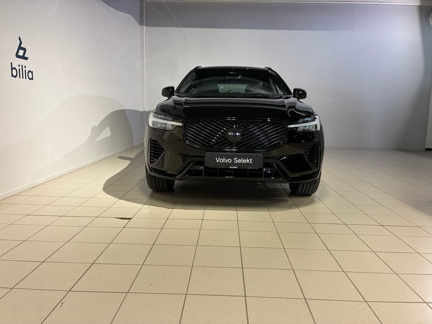 Bild 2 av Volvo XC60 T6 Plus Black Nordic Edition | B&W | luftfjädring| Pano |