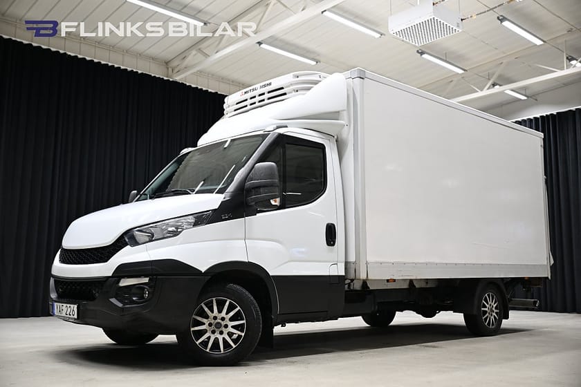 Bild 1 av Iveco Daily 35-150 Chassis Cab 146HK Volymskåp|Bakgavellyft|Kylbil|Sidodörr|NyKamrem