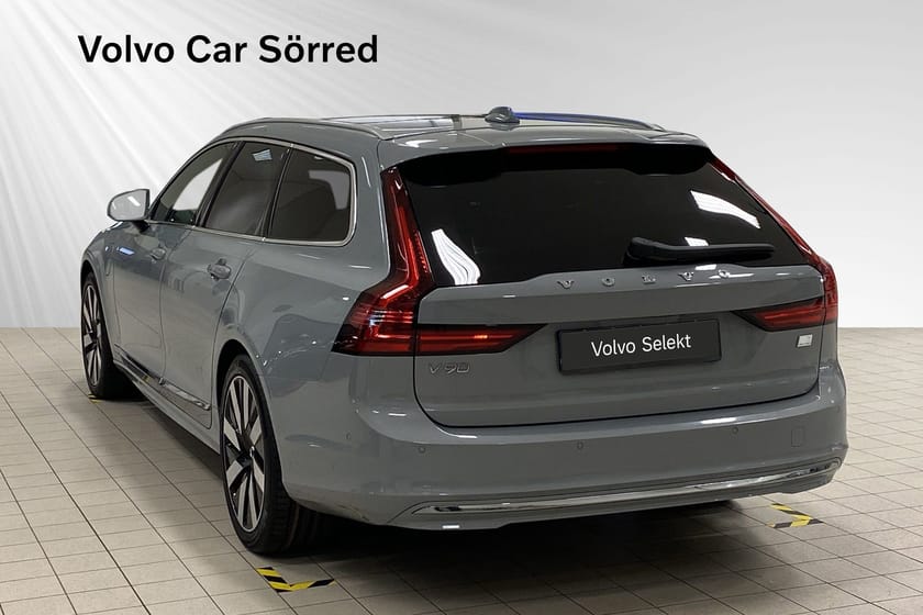 Bild 4 av Volvo V90 Recharge T6 Plus Bright Edition. Drag 360 kamera Harman Kardon