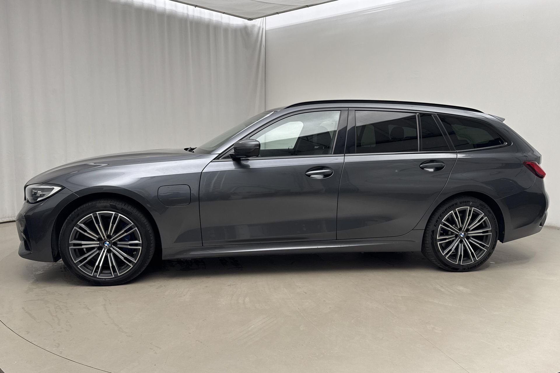 BMW 330 e xDrive Touring 2021, bild 2/10